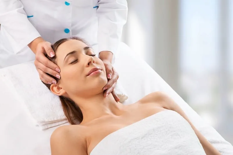 ¿Qué hace un especialista en rinoplastia y cirugía facial en Mexicali, Baja California?